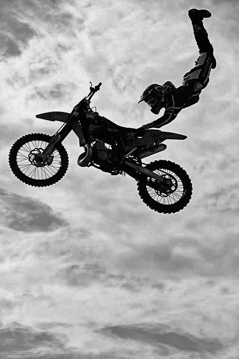 . Motocross Quotes, Ideas Are Bulletproof, Freestyle Motocross, Motocross Love, Cool Dirt Bikes, Image Moto, Bike Riders, Biker Photoshoot, Bike Aesthetic