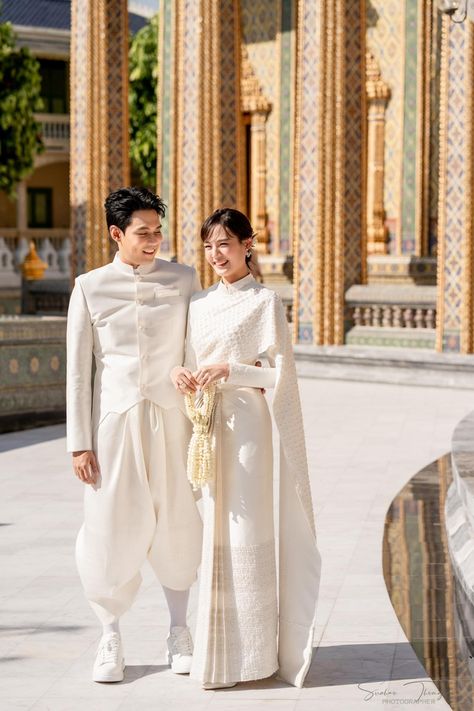 Thai Inspired Wedding Dress, Thai Wedding Dress Traditional, Thai Wedding Dress, Thai Clothes, Thai Wedding, Luxury Wedding Decor, Traditional Dresses Designs, Pretty Wedding Dresses, Myanmar Dress Design