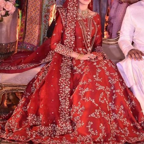 Designer Sabyasachi Inspired Bridal Lehengas Hand Work - Etsy India Celeb Aesthetic, Barat Dress, Bridal Lehenga Wedding, Pakistan Bride, Bridal Clothes, Pakistani Brides, Red Bridal Dress, Sherwani Groom, Desi Wedding Dresses