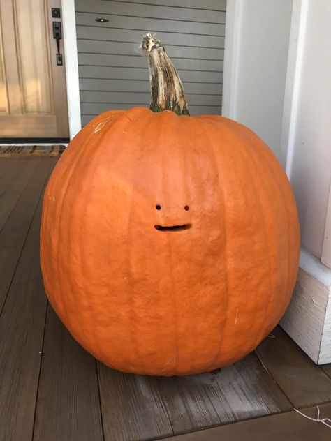 Simple Easy Pumpkin Carving, Tiny Face Pumpkin Carving, Scary Pumpkin Craving, Tiny Face Pumpkin, Pumpkin Carving Inspo Funny, Pumpkins Carving Ideas Creative, Goofy Pumpkin Carving Ideas, Cute Carved Pumpkins Ideas Easy, Cursed Pumpkin Carving