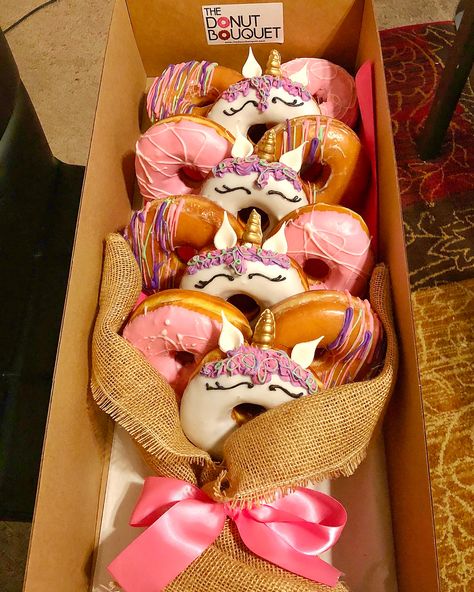 Donut Bouquet, Donut Gifts, Mini Donuts, Two Birds, Food Travel, Travel Food, Talk About, Flowers Bouquet, Donuts