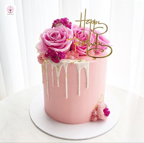 Pink Drip Cake With Flowers, Drip Cakes Birthday Woman, 35th Birthday Cake For Her, 35 Birthday Cake Woman, Elegant Birthday Cakes For Women Classy, Drip Cake With Flowers, Biscoff Filling, Pink Roses Cake, Cake With Real Flowers