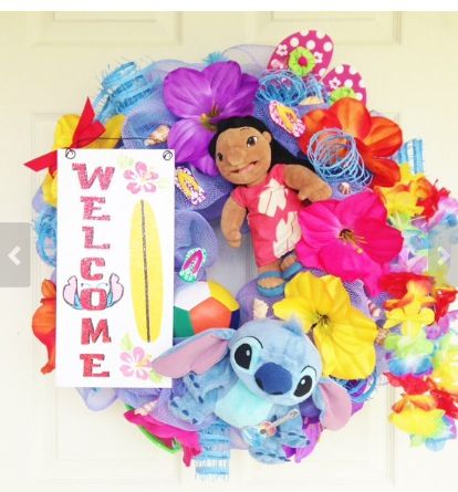 Lilo And Stitch Wreath, November Decorations, Character Wreaths, Stitch Bday, Hawaiian Wreath, Wreath Business, Stitch Wreath, Disney Wreath, Tulle Crafts