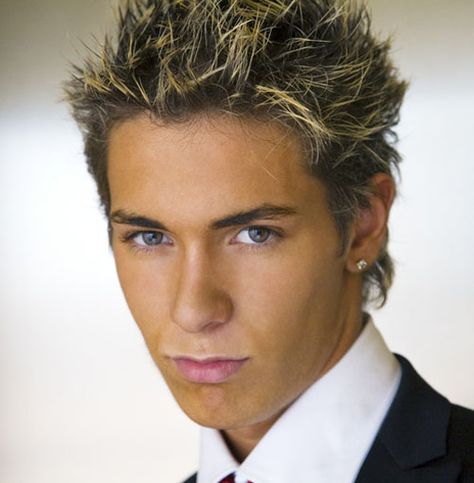 Spikey Hair, 2000s Hairstyles, Middle Part Hairstyles, Mens Hairstyles Medium, Spiked Hair, Cool Hairstyles For Men, 90s Hairstyles, Funky Hairstyles, Mens Haircuts Short