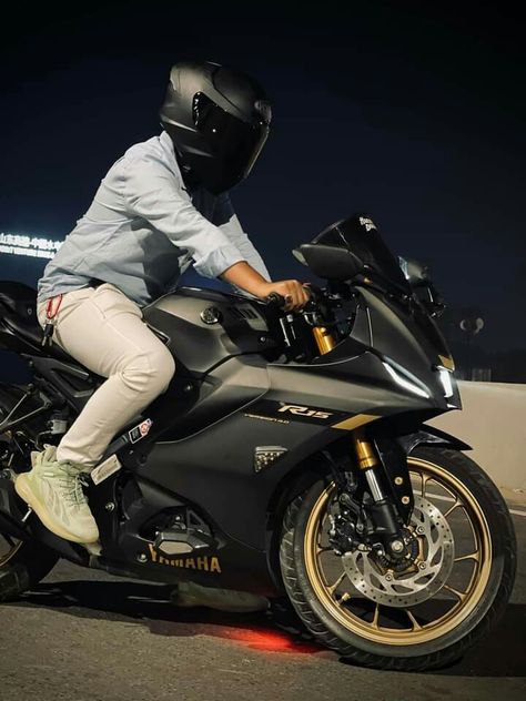 #R15v4 #Bickasthatic #bikeshot #nightride R15v4 Black, R15 Bike, Yamaha R15 V4, Future Bike, Yamaha R15, Instagram Profile Pic, Bike Aesthetic, Jay Shree Ram, Yamaha Yzf R6