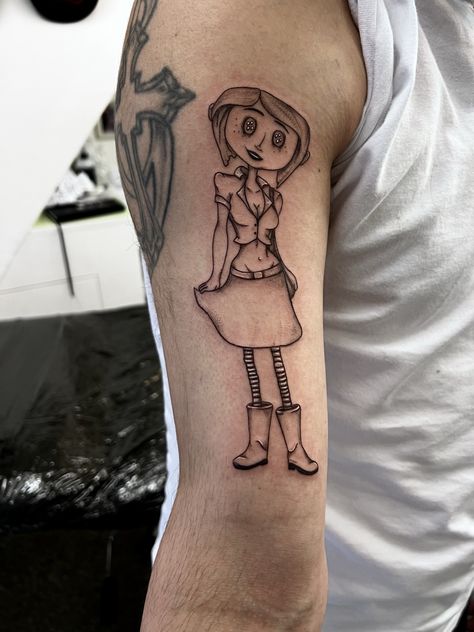 Fine Line Coraline Tattoo, Other Mother Tattoo, Mother Tattoo Ideas, Coraline Tattoo Ideas, Tattoos Together, Coraline Other Mother, Mother Tattoo, Coraline Tattoo, Amsterdam Tattoo