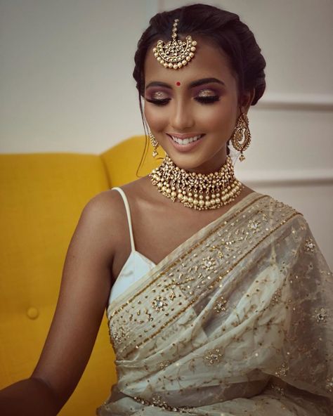 Indian Makeup Looks, Asian Wedding Makeup, White Sari, Dusky Skin, Bridal Makeup Tutorial, Wedding Guest Makeup, Indian Wedding Makeup, Asian Bridal Makeup, Bridal Makeup Natural