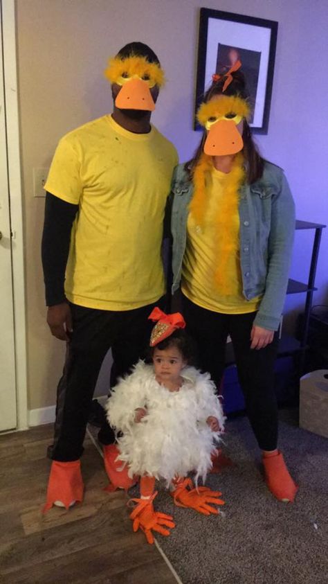 Duck, duck, GOOSE! #familyhalloweencostumes #familyofthreehalloweencostumes #halloween #costume #duckduckgoose #halloween2018 Halloween Softball, Goose Costume, Hero Ideas, Duck Costume, Duck Costumes, Duck Duck Goose, Duck Pond, Duck Duck, Halloween 2018