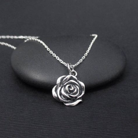 Pretty Jewelry Necklaces, Rose Stud Earrings, Floral Jewelry, Rose Necklace, Rose Jewelry, Necklace Rose, Jewelry Boho, Floral Jewellery, Gothic Jewelry