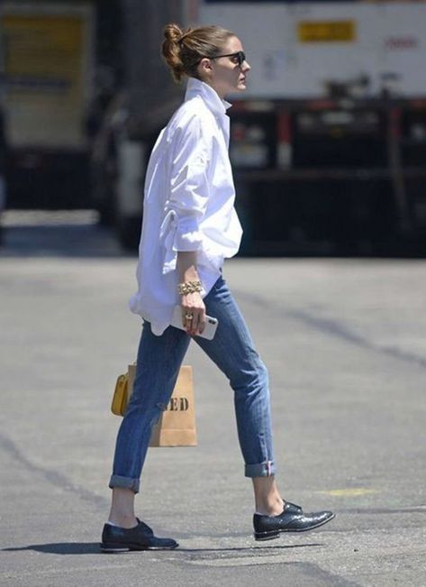 White Shirt Options for Every Occassion | Outfit Index | Editorialist Oversized Shirt Outfit, Outfits Con Camisa, Perfect White Shirt, Oversized White Shirt, White Shirt Outfits, White Blouse Top, Outfit Chic, White Shirts Women, Mode Chic