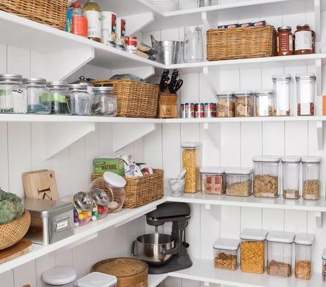 13 Items You Should Never Store in the Pantry Diy Pantry Organization, How To Store Bread, Small Pantry, Diy Pantry, Kitchen Organization Pantry, Decorating Advice, Martha Stewart Living, Small Space Diy, How To Store