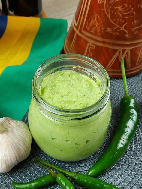 Mauritian green chilli paste / Piment crazé Green Chilli Jam Recipe, Green Chilli Paste Recipe, Chilli Garlic Paste Recipe, Chilli Paste Recipe, Homemade Pistachio Paste, Homemade Chilli Recipe, Green Chilli Pickle, Homemade Chilli, Chilli Recipe