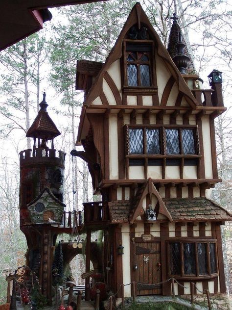 Vila Medieval, Casa Fantasy, Fantasy Dolls, Fairytale House, Storybook Homes, Fairytale Cottage, Tudor Style Homes, Doll House Plans, Medieval Houses