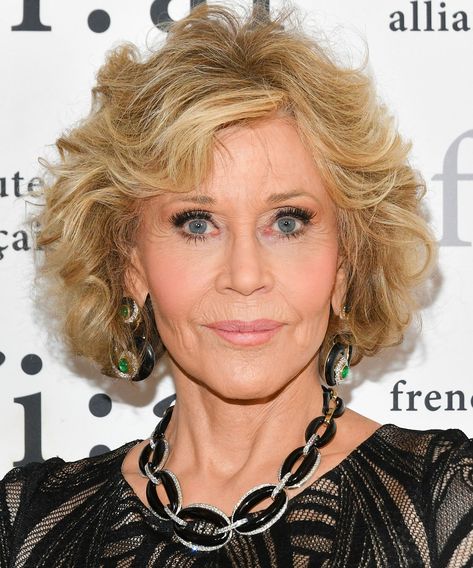 Jane Fonda Selena Gomez Short Hair, Long Angled Bob, Haircut For Face Shape, Graduated Bob Haircuts, Line Bob Haircut, Angled Bob Haircuts, Angled Bob Hairstyles, Celebrity Haircuts, Best Bob Haircuts