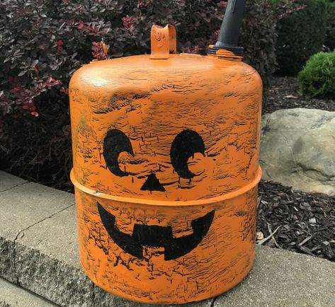 Jack O Lantern Diy, Propane Tank Art, Jack O Lantern Decorations, Market Vendor, Bee Vintage, Flower Crafts Kids, Tank Art, Creative Pumpkin Carving, Helium Tank