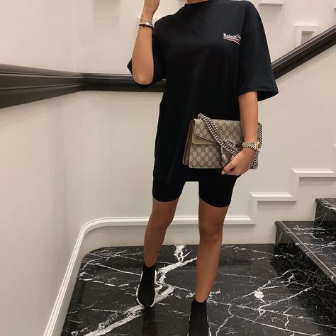 Balenciaga Shoes Outfit Women, Balenciaga Shirt Outfit, Balenciaga T Shirt Outfit, Balenciaga Shirt Women, Balenciaga Shoes Outfit, Balenciaga Aesthetic, Balenciaga Outfit, Balenciaga Shirt, Balenciaga T Shirt