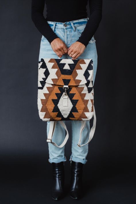 Meet your new favorite backpack! Our neutral Aztec inspired backpack is a must have for all of your everyday outings this fall and winter. Neutral Backpack, Fall Backpack, Pineapple Cupcakes, Paracord Knots, Knitted Hats Kids, Knit Hat For Men, Sweet Fashion, Everyday Backpack, Perfect Purse