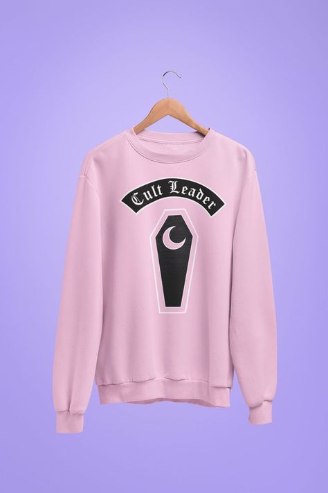 Style Doc Martens, Goth Babe, Website Aesthetic, Coffin Halloween, Grunge Sweatshirt, Pastel Tops, Gothic Coffin, Cult Leader, Pastel Goth Outfits