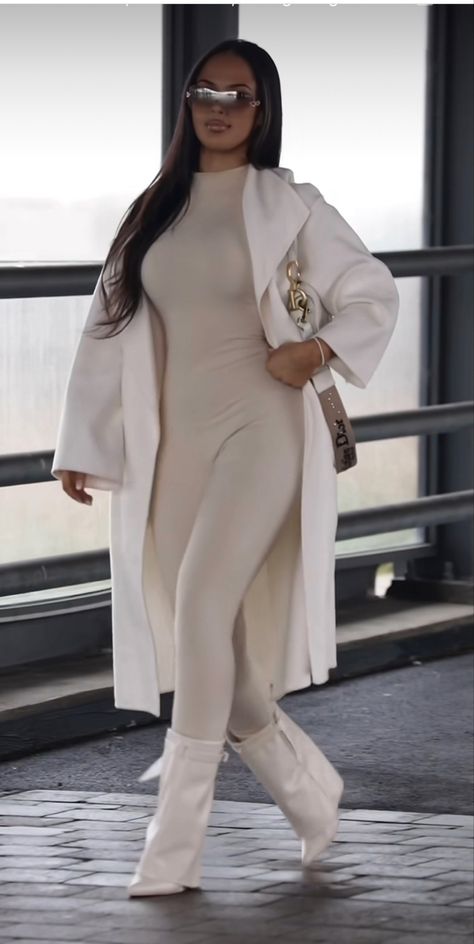 White Jumpsuit Black Women, Winter Bougie Outfits, Hood Classy Outfits, Lookbook Outfits Winter 2023, White Shark Boots Outfit, All White Baddie Outfit, All White Winter Outfit Party, White Jumpsuit Outfit Black Women, Fall Outfits For Cold Weather