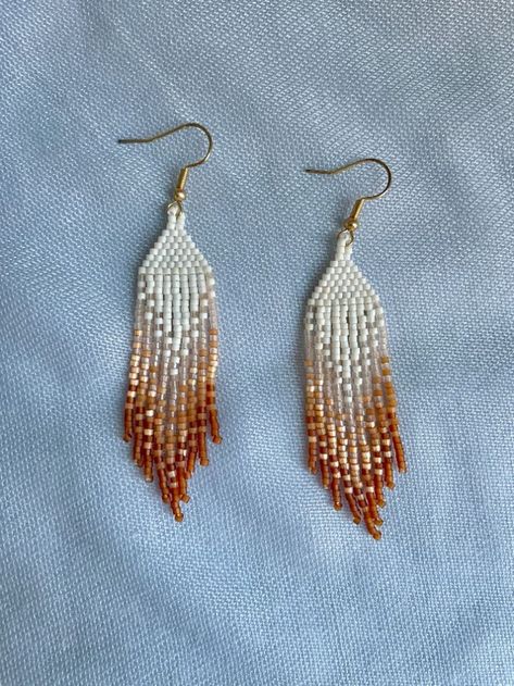 Small white and orange ombre beaded fringe earrings. These earrings are extremely lightweight and they sparkle in the light. Each pair is handmade and unique. Beaded Fringe Earrings, Loom Bracelet Patterns, Native American Earrings, Orange Ombre, White Ombre, Bead Loom Bracelets, White And Orange, Beaded Fringe, Small Earrings