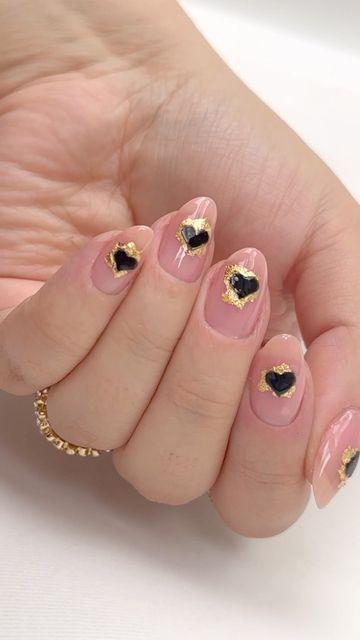 Claudia Hernandez | NAIL ART TUTORIALS | NAILS INSPO on Instagram: "Gold and black heart nail art tutorial Inspo: @safinailstudio Used: @prestogel : 098 @drizzlebeautyco *gifted* : Black gel @amazon : Gold leaf @gossipgelpolish : No wipe top coat ••• #nailarttutorial #valentinesnails #goldandblacknails" Gold Heart Nail Art, Gold Heart Nails, Heart Nail Art Tutorial, Nail Art Tutorials, Golden Nails, Art Designs Ideas, Heart Nail Art, Heart Nail, Wheel Art