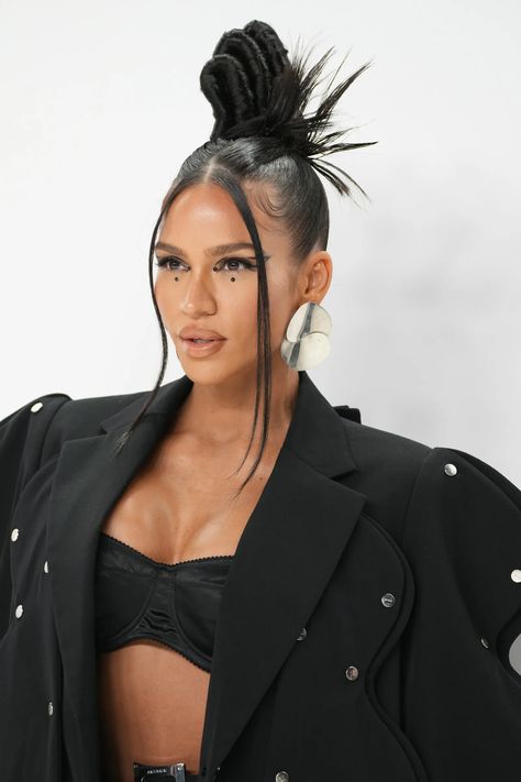 The Best Beauty Looks From the CFDA Awards 2022 | Vogue High Fashion Photoshoot, High Updo, Cassie Ventura, High Fashion Hair, Julia Fox, Ponytail Hairstyles Easy, Black Ponytail Hairstyles, Cfda Awards, Editorial Hair