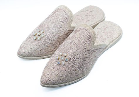 Excited to share the latest addition to my #etsy shop: Moroccan Babouche Slippers, silk slippers, embroidered mules, moccasins women, leather slippers, bridal gift, wedding moccasins https://etsy.me/3Ig7BqP #gold #engagement #aprilfools #pink #silkslippers #embroidered Wedding Moccasins, Slippers Embroidered, Silk Slippers, Embroidered Mules, Bridal Trousseau, Babouche Slippers, Backless Loafers, Moccasins Women, Bridal Gift