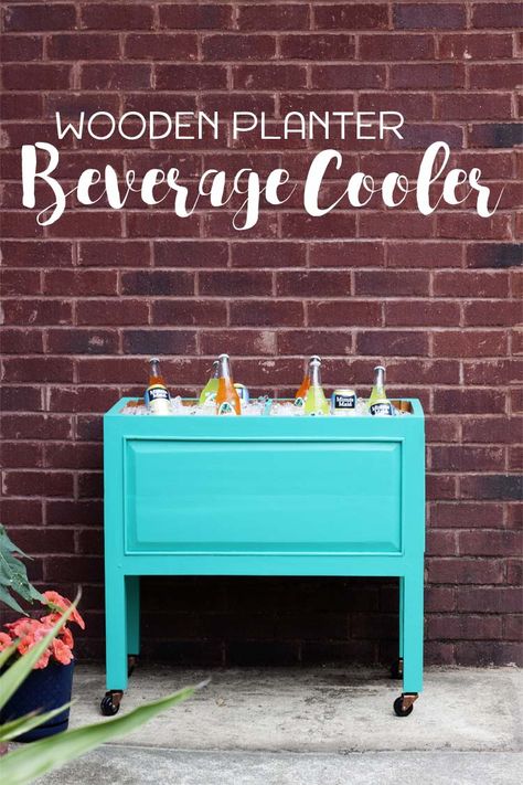 Wooden Planter Beverage Cooler French Living Room Decor, Chilled Beer, Office Idea, Diy Projects Plans, Homemade Beer, Diy Rustic Home, Wooden Planter, Beer Cooler, European Home Decor