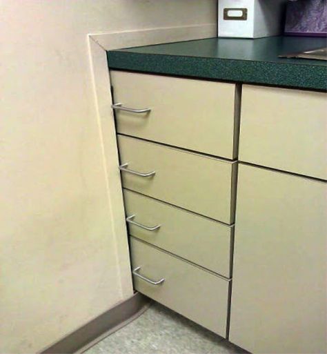 Inconvenient Cabinets #diyfails Diy Fails, You Had One Job, Design Fails, Gone Wrong, Trendy Home, Diy Home Improvement, Renovation Project, Image House, Home Improvement Projects