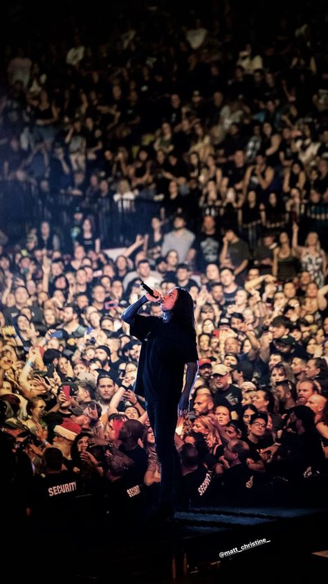 Ronnie Radke, Beautiful Wallpapers For Iphone, Falling In Reverse, Perfect People, Music Taste, Band Posters, Amazing Spiderman, Star Girl, Black Heart