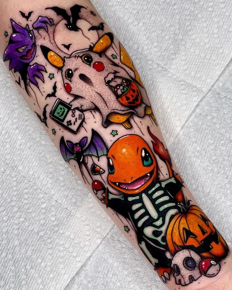 Angelo Parente | Pokémon Halloween 🎃💜 . . . #blackworkers_tattoo #eternalink #pokemontattoo #kawaiitattoo #pokémon #videogametattoo #btattooing… | Instagram Best Pokemon Tattoos, Pokemon Half Sleeve Tattoo, Pokemon Halloween Tattoo, Spooky Pokemon Tattoo, Tattoos Pokemon, Tattoos Reference, Pokemon References, Pokemon Sleeves, Halloween Pokemon