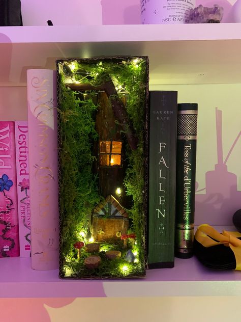 Book nook fairy cute cozy bedroom decor decoration chic trend reading library room Book Nook Ideas Diy, Cute Cozy Bedroom, Bookshelf Inserts, Cozy Bedroom Decor, Book Spines, Fairy Bedroom, Tunnel Book, Nook Decor, Library Room