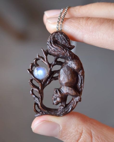 Hand Carved Jewelry, Wood Jewelery, Old Oak Tree, Sculpture Wood, Black Walnut Wood, Art Necklaces, Wood Necklace, Woodworking Skills, Beautiful Moon