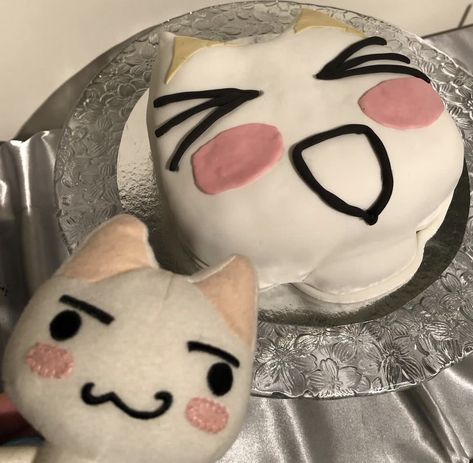 Toro Inoue Cake, Toro Plush, Toro Aesthetic, Toro Pfp, Toro Cat, Coquette Cat, No Wifi Games, Birthday Cake For Cat, Toro Inoue