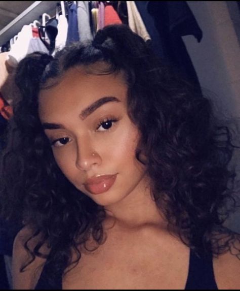 Baddies Hairstyle, Instagram Baddies, Edges Hair, Instagram Baddie, Cute Curly Hairstyles, Penteado Cabelo Curto, Curly Bob Hairstyles, Baddie Hairstyles, Short Curly Hair