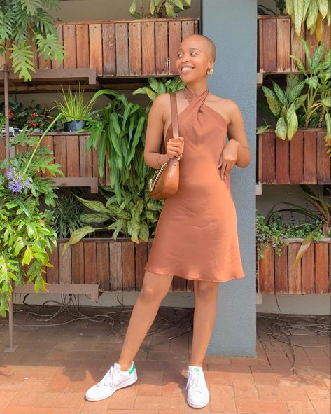 Girls Spring Outfits, Bald Head Women, Bald Girl, Bald Women, Short Blonde Hair, Outfit Goals, Types Of Dresses, Womens Haircuts, Photoshoot Inspiration