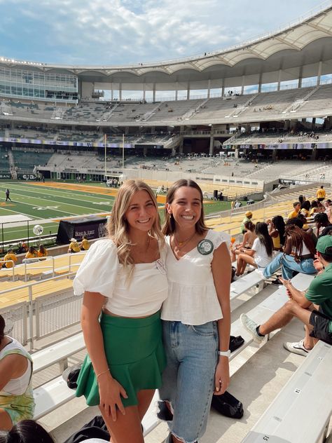 Green And Gold Game Day Outfit, Baylor Game Day, Green Gameday Outfit, Baylor Game Day Outfit, Baylor Gameday Outfit, Gameday Outfits, College Game Days, Baylor University, Dream College