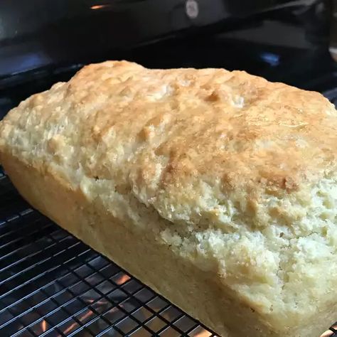 Beer Bread Recipe Tastefully Simple, Simple Beer Bread, Tastefully Simple Beer Bread, Pumpkin Beer Bread, English Muffin Bread Recipe, Beer Bread Easy, Cheesy Pull Apart Bread, Tastefully Simple Recipes, English Muffin Bread