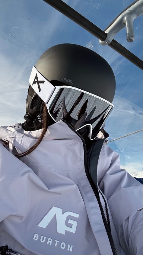 Snow Boarding Aesthetic, Ski Trip Outfit, Skiing Aesthetic, Ski Aesthetic, Snowboarding Trip, Dark Beauty Photography, Snow Trip, Super Rich Kids, Ski Season