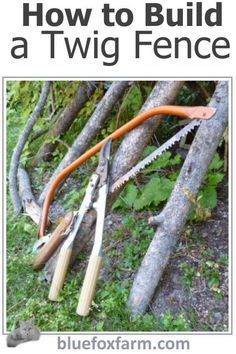 Woven Branch Fence, Fence From Tree Branches, Fence From Branches, Rustic Garden Fence Ideas Diy, Diy Rustic Fence, Twig Fence Diy, Branch Fence Diy, Twig Fences Tree Branches, Tree Branch Fence