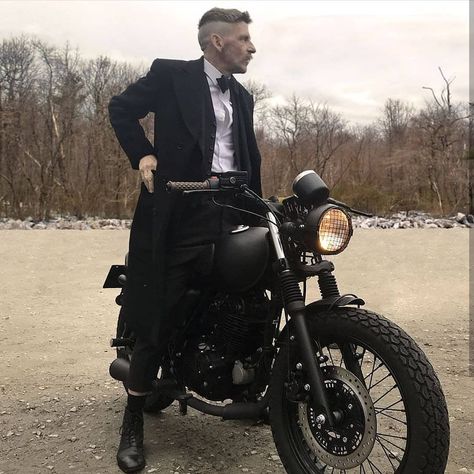 Even Arthur Shelby rides a @muttmotorcycles   Follow us @gentlebikers for the best... Paul Anderson Peaky Blinders, Arthur Shelby, Peaky Blinders Wallpaper, Best Motorbike, Stylish Bike, Cillian Murphy Peaky Blinders, Boardwalk Empire, Biker Life, Fashion Blogger Style