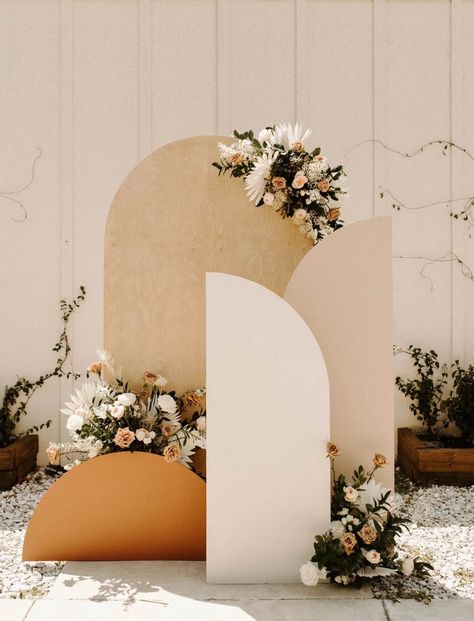 8 Wedding Trends You’ll Be Seeing Everywhere in 2022 | Birdy Grey Decor Photobooth, Minimalist Dekor, Decoration Evenementielle, Wedding Backdrop Design, Photos Booth, Wedding Backdrop Decorations, Dekor Diy, Event Backdrop, Wedding Wall