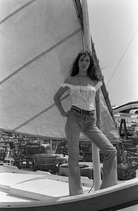 Jane Birkin in an off shoulder top and wide leg jeans. Get the look with our Jessie top and Diana split leg pants @ beDamsel.com: Style Jane Birkin, Jane Birken, Hearts Icon, Jane Birkin Style, Emmanuelle Alt, Parisienne Chic, Serge Gainsbourg, Solange Knowles, Jane Birkin