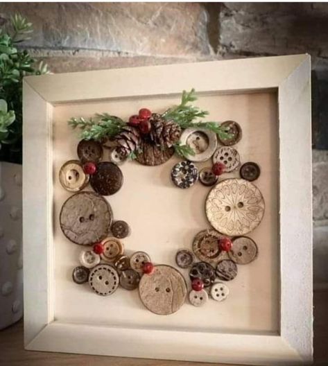 Upcycled Jewelry Ornaments, Antique Button Display Ideas, Button Wreaths Christmas, Alzheimers Art Projects, Shank Button Crafts, Button Art Christmas Tree, What To Do With Old Buttons, Crafts With Old Buttons, Button Wreath Craft