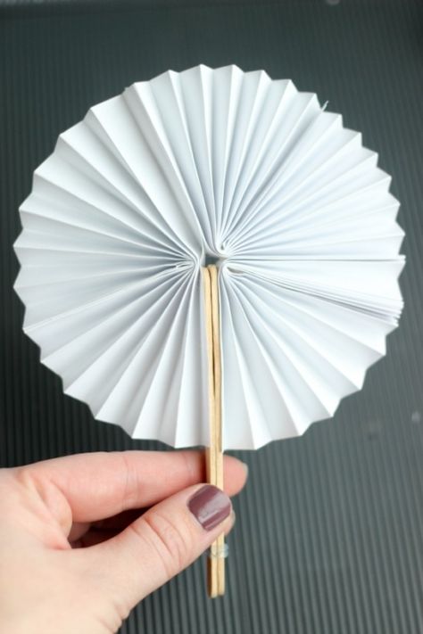 Diy Earring Storage, Popsicle Stick Crafts For Kids, Chinese New Year Crafts For Kids, Diy Pocket, Fan Video, Chinese New Year Crafts, Popsicle Crafts, Summer Camp Crafts, Simple Artwork