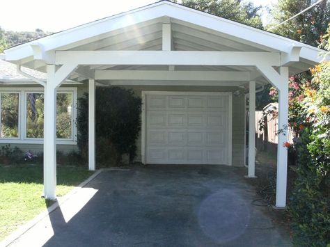 Pitched roof carport adding onto the single garage. Description from pinterest.com. I searched for this on bing.com/images Pergola Wall, Carport Addition, Attached Carport, Pergola Modern, Pergola Screens, Carport Modern, Door Pergola, Building A Carport, Carport Plans