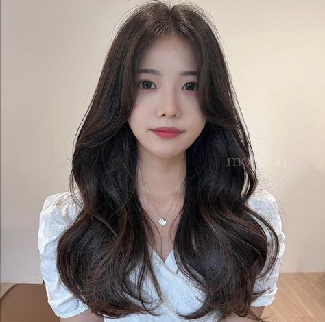 SAV&FOLLOW to keep updated #photography #asianbeauty #hairstyle #model Korean Haircut Long, Korean Wavy Hair, Claire Fashion, Korean Long Hair, Korean Hairstyles, Bold Hair Color, Hair Inspiration Long, Loose Waves Hair, Wavy Haircuts