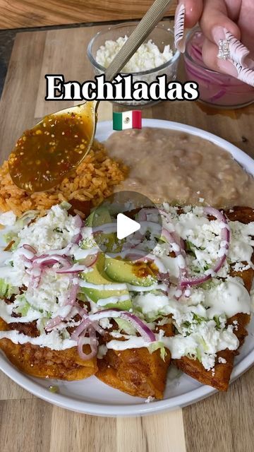 @perla.cee on Instagram: "Enchiladas De Papa Y Chorizo😋

Ingredients for sauce:
5 Chile California
5 Chile Guajillo
1 Chile Pasilla
Garlic cloves

Recipe: Boil all the chiles for 15 minutes, remove and add to blender along with 2 garlic cloves, 1 tbsp of chicken bullion, 1 tbsp of tomato bullion, 1/2 tsp of cumin,1/4 tsp of oregano,5 coriander seeds & 2 cups of water blend and be sure to strain after & your sauce is ready💞

#foodie#mexican#comidamexicana#recetas#enchiladas#dinner#lunchideas#dinnerideas#enchiladasdepapa#foodstagram#foodies#foodbeast#foodstyling#cocina#comfortfood#comidacasera#cookingreels#foodreels#easyrecipes#goodeats#delicious#yummy#mexicanfood#chef#chefstable" Enchiladas Dinner, Cloves Recipes, Enchiladas Rojas, Chile Pasilla, Chicken Bullion, Chile Guajillo, Coriander Seeds, Diy Hacks, Food Items