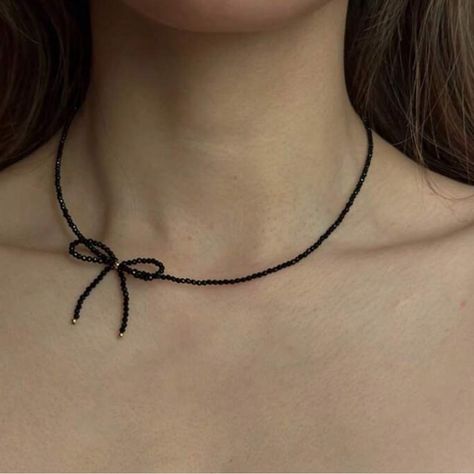 Black Necklace Beaded, Black Ribbon Necklace, Black Chain Jewelry, Goth Beaded Jewelry, Gothic Beaded Jewelry, Diy Goth Jewelry, Beaded Chocker Ideas, Goth Jewelry Diy, Night Tea Party