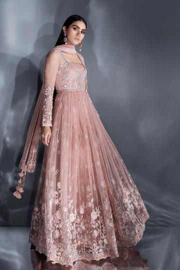 New Stitching Styles Of Pakistani Party Dresses In 2019 | FashionEven Lehenga Long Sleeve, Pakistani Party Dresses, Stitching Styles, Elan Dress, Pakistani Lehenga, Eastern Dresses, Pakistani Party Wear, Sana Safinaz, Pakistani Wedding Outfits